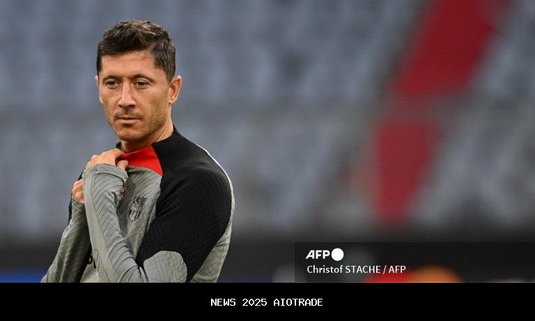 Kontrak hampir berakhir di Barcelona, Lewandowski ikut Messi ke Amerika?