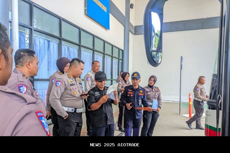 300 Bus AKAP-AKDP Diperiksa Jelang Nataru, Armada Tak Layak Dikeluarkan dari Terminal Sumenep