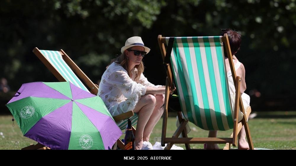 Cuaca panas mencapai puncaknya di tengah kekhawatiran kekurangan air