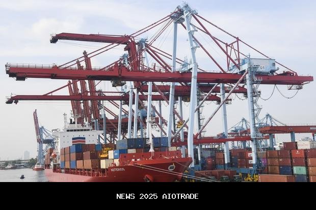 Tarif AS Belum Sepakat, Indonesia Masih Impor Minyak dari Singapura