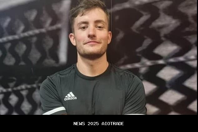 Turunkan ponselmu dan temukan puteraku: Permintaan ibu kepada Australia setelah tukang listrik berus