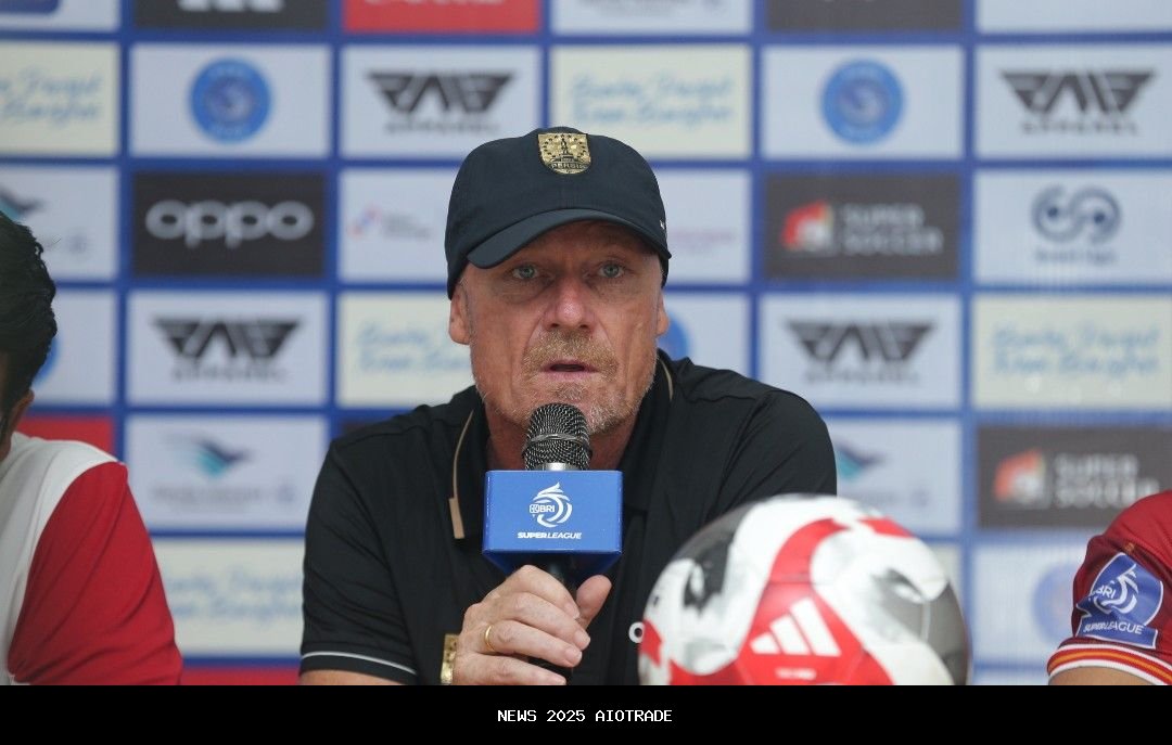 Respons Peter de Roo Setelah Didesak Pecat oleh Suporter Persis Solo