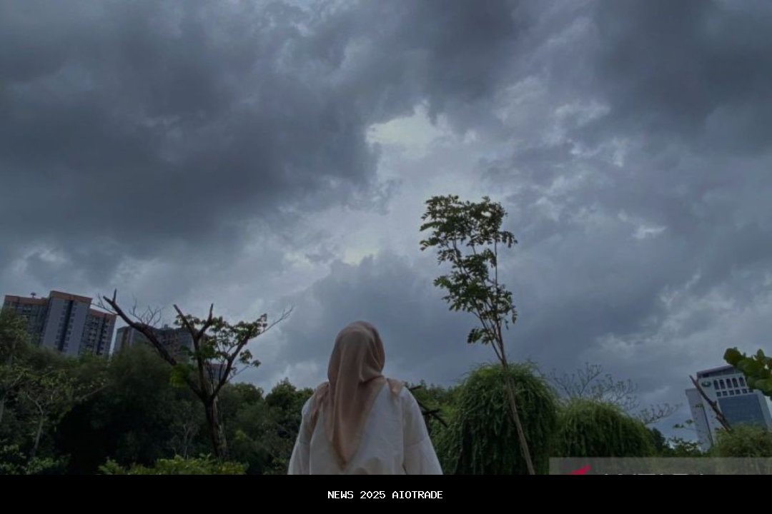 BMKG Imbau Warga Waspadai Angin Kencang, Banjir Rob, dan Gelombang Tinggi