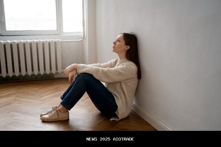 Bahagia di Luar, Sunyi di Dalam: 10 Kebiasaan Orang Kesepian yang Tak Terlihat