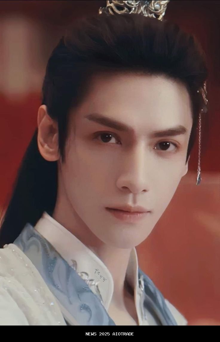 Profil Luo Yun Xi, Aktor Tiongkok yang Dikenal sebagai Raja Hanfu dalam Drama China Whispers of Fate