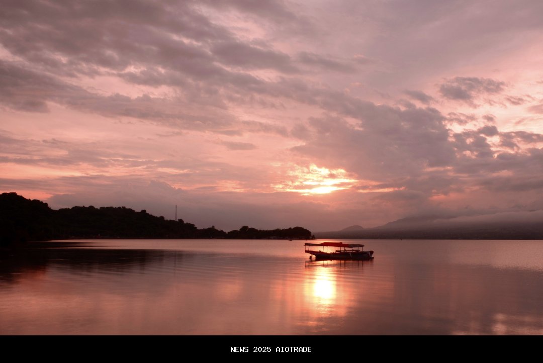 Saat Senja Hangat di Pantai Amahami, Ruang Publik Kota Bima yang Selalu Ramai
