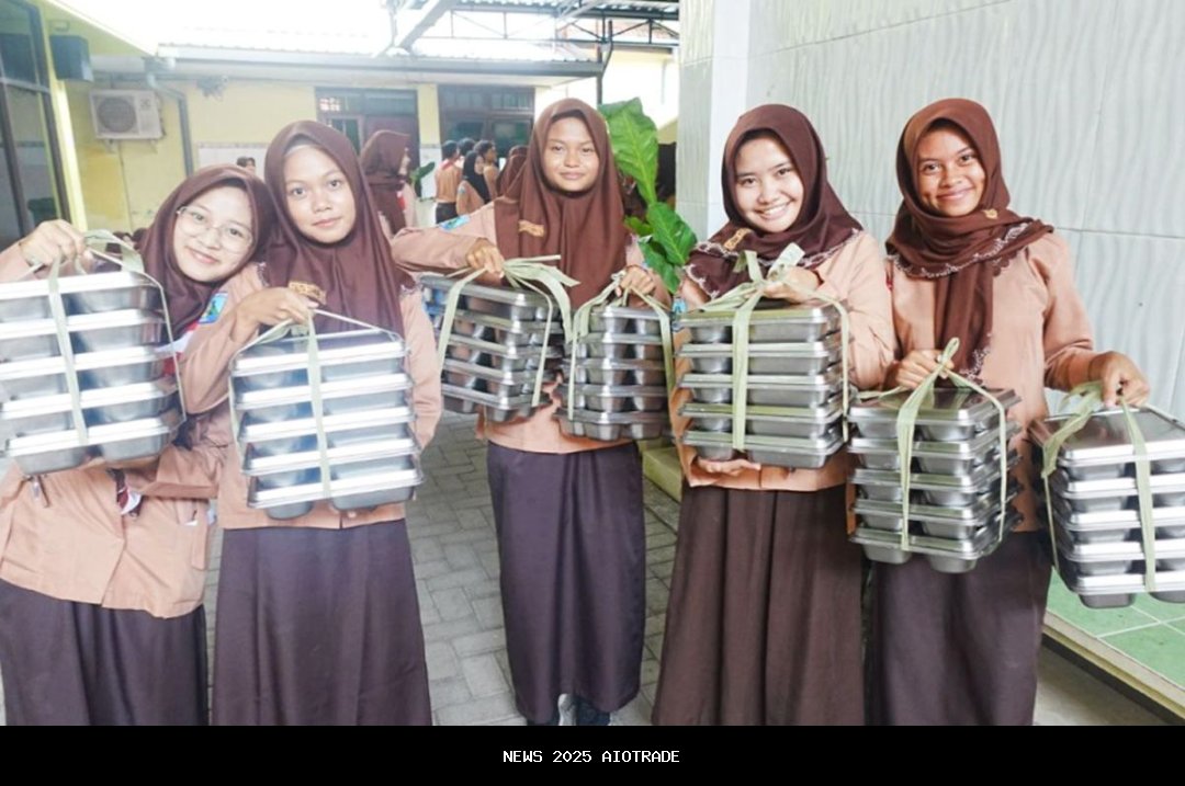 Siswa SMA Negeri 1 Gedangan Bahagia Dapat MBG, Menu Lezat dan Hemat Uang Saku