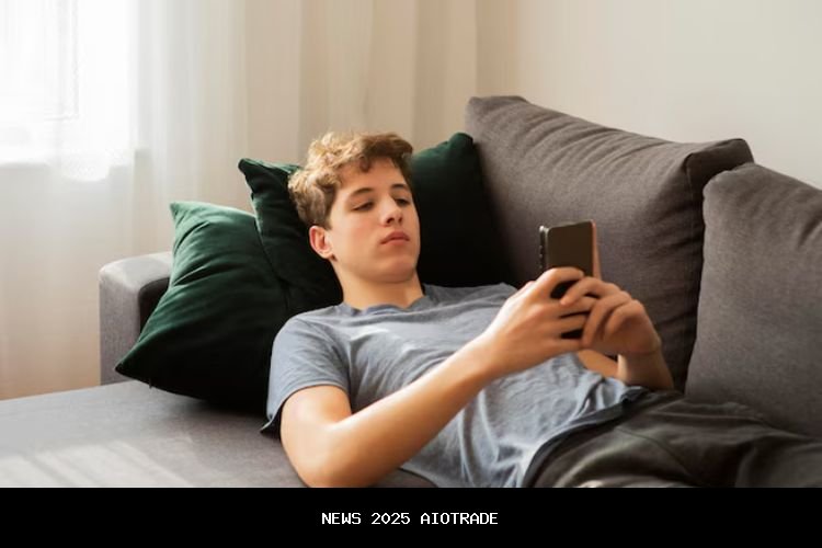 Orang yang Menggunakan Mode Gelap di Setiap Aplikasi Memiliki 7 Sifat Kepribadian Ini, Menurut Psiko