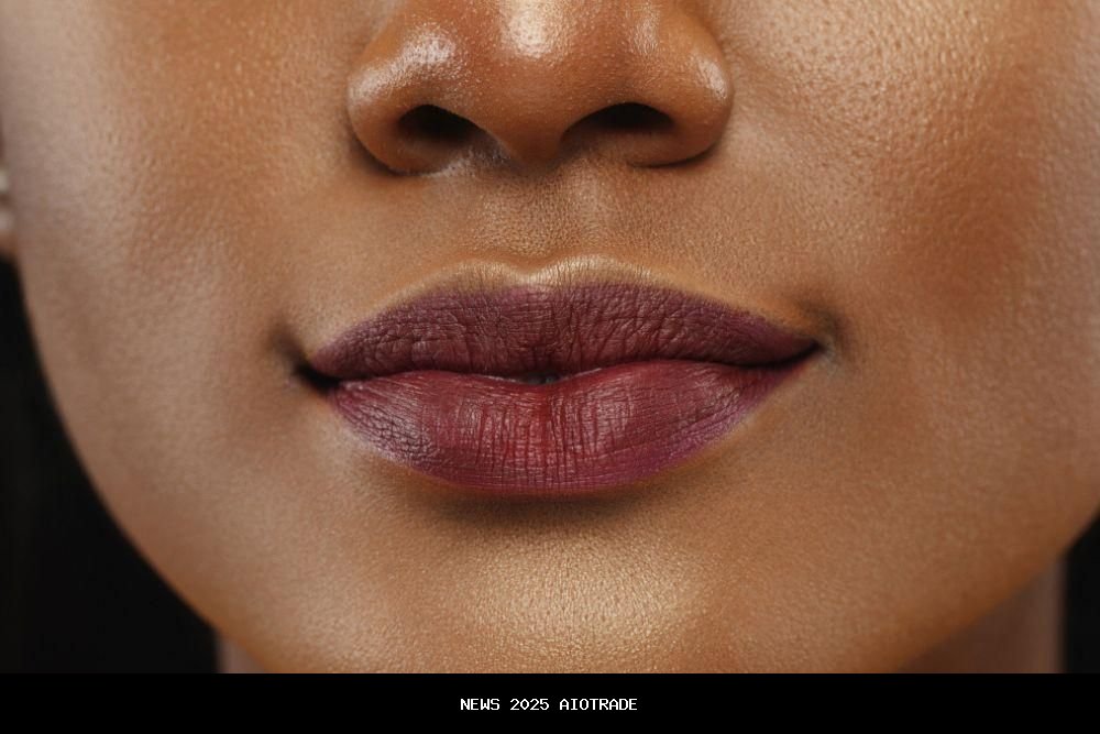 Cara Menggunakan Vaseline Lip Therapy untuk Bibir Hitam, Agar Cerah!