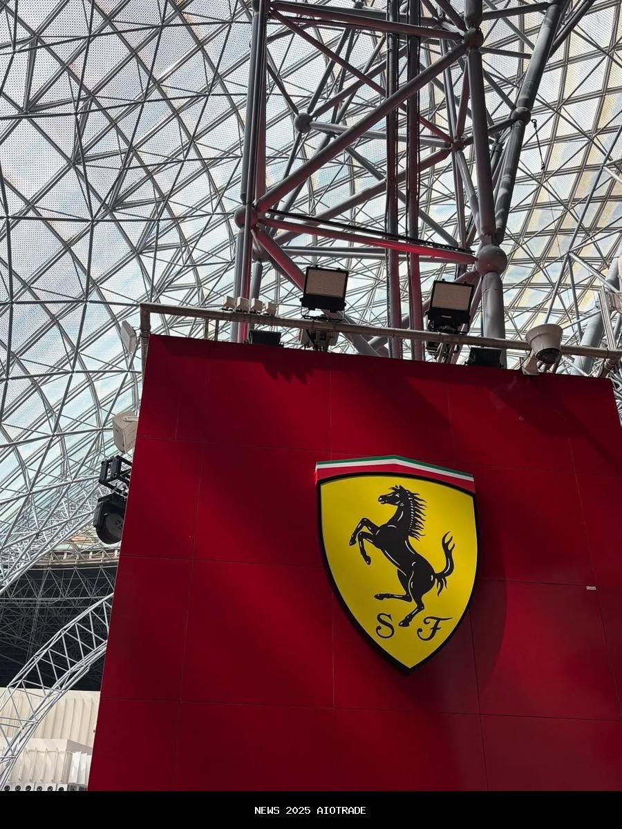 9 Foto Azizi Asadel di Ferrari World Yas Island Abu Dhabi