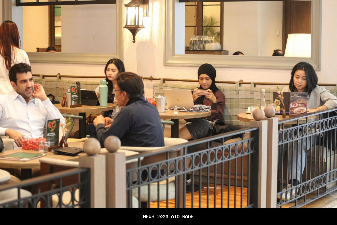 [Foto] Saat Pekerja Bekerja di Mal