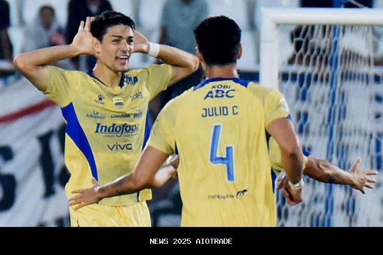 Terbongkar! Gaya Main Persebaya Mirip Persib, Andalkan Umpan Lambung untuk Cetak Gol