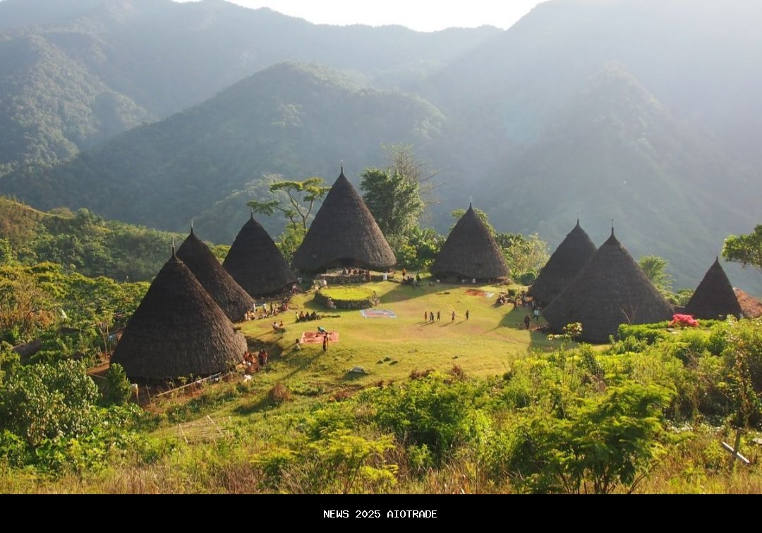 Pesona Alam Eksotis Wae Rebo, Kampung di Atas Awan yang Membuat Dunia Terpukau