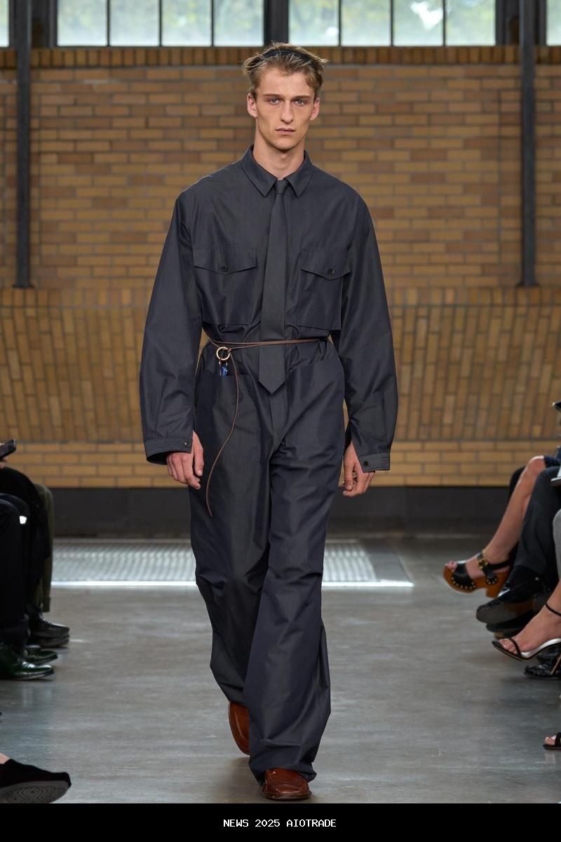 10 Koleksi Calvin Klein Musim Panas 2026 di New York Fashion Week, Tren Terbaru!
