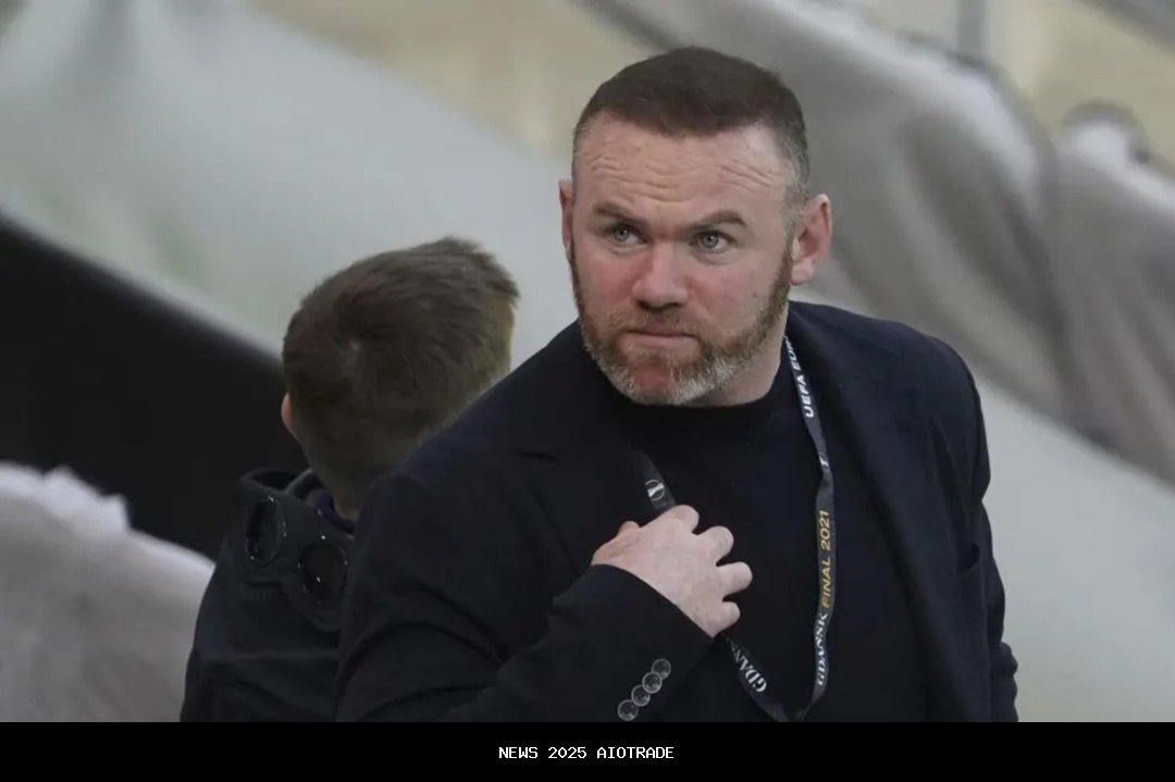 Wayne Rooney: Hugo Ekitike Lebih Layak Jadi Starter daripada Alexander Isak di Liverpool