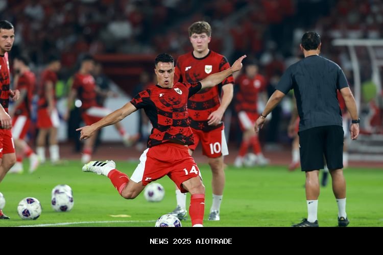 Thom Haye dan Eliano Reijnders Belum Cukup, Persib Bandung Incar Joey Pelupessy