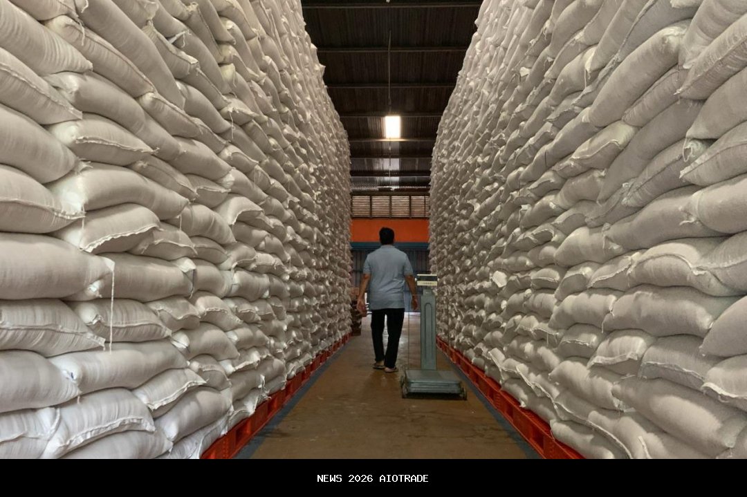 Pengungsi Kembali, GOR Aceh Tamiang Jadi Gudang BULOG