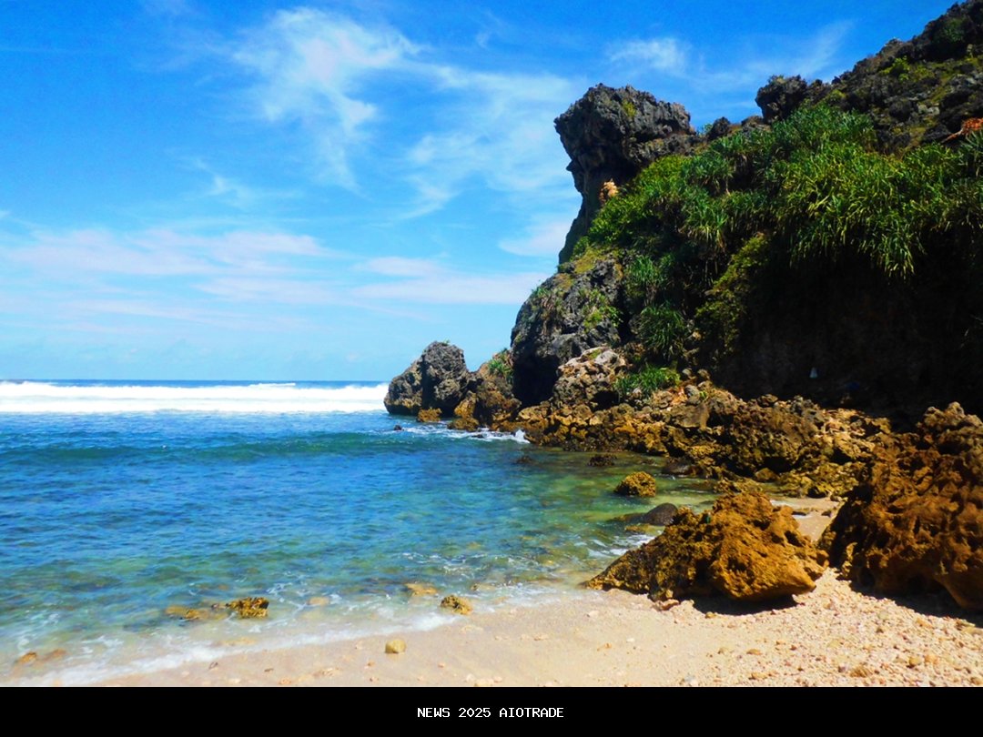 Pantai Dusun Tura Jadi Destinasi Kekinian Anak Muda Pasangkayu
