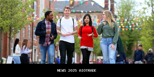 Akhir dari tempat tinggal mahasiswa! Sepertiga dari mereka yang pergi ke universitas sekarang tingga