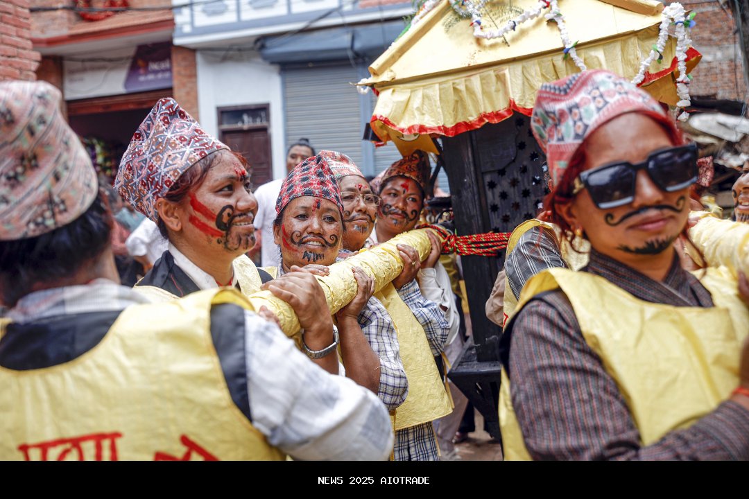 Komunitas Newa Thecho merayakan Mataya Jatra dengan tradisi dan sindiran