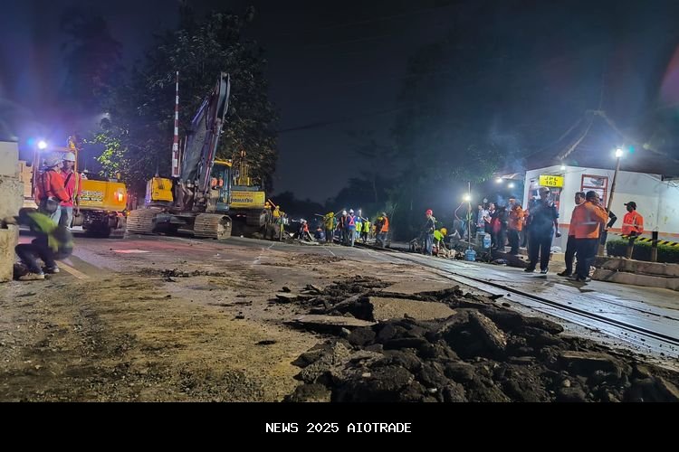 Jalan Raya Jember-Bondowoso Dibuka Kembali Setelah Penggantian Rel KA