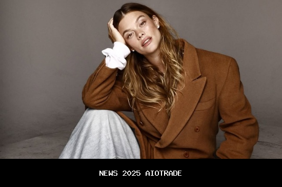 Profil Nina Agdal, Model Denmark yang Menikah dengan Logan Paul