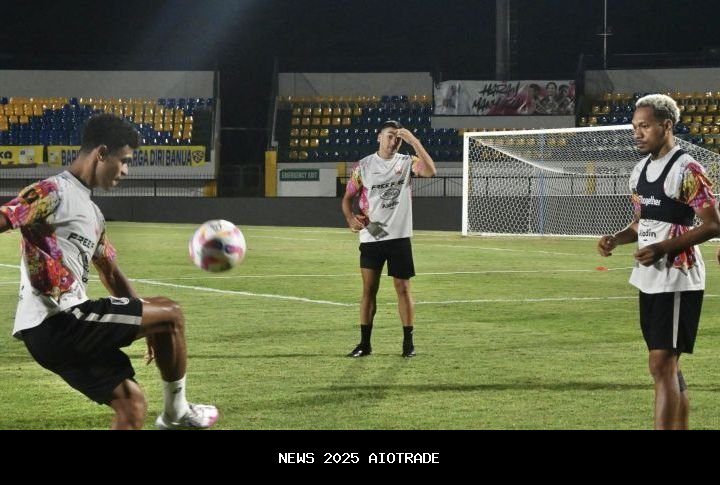 Prediksi Persis vs Malut United, Laga Sengit di Manahan