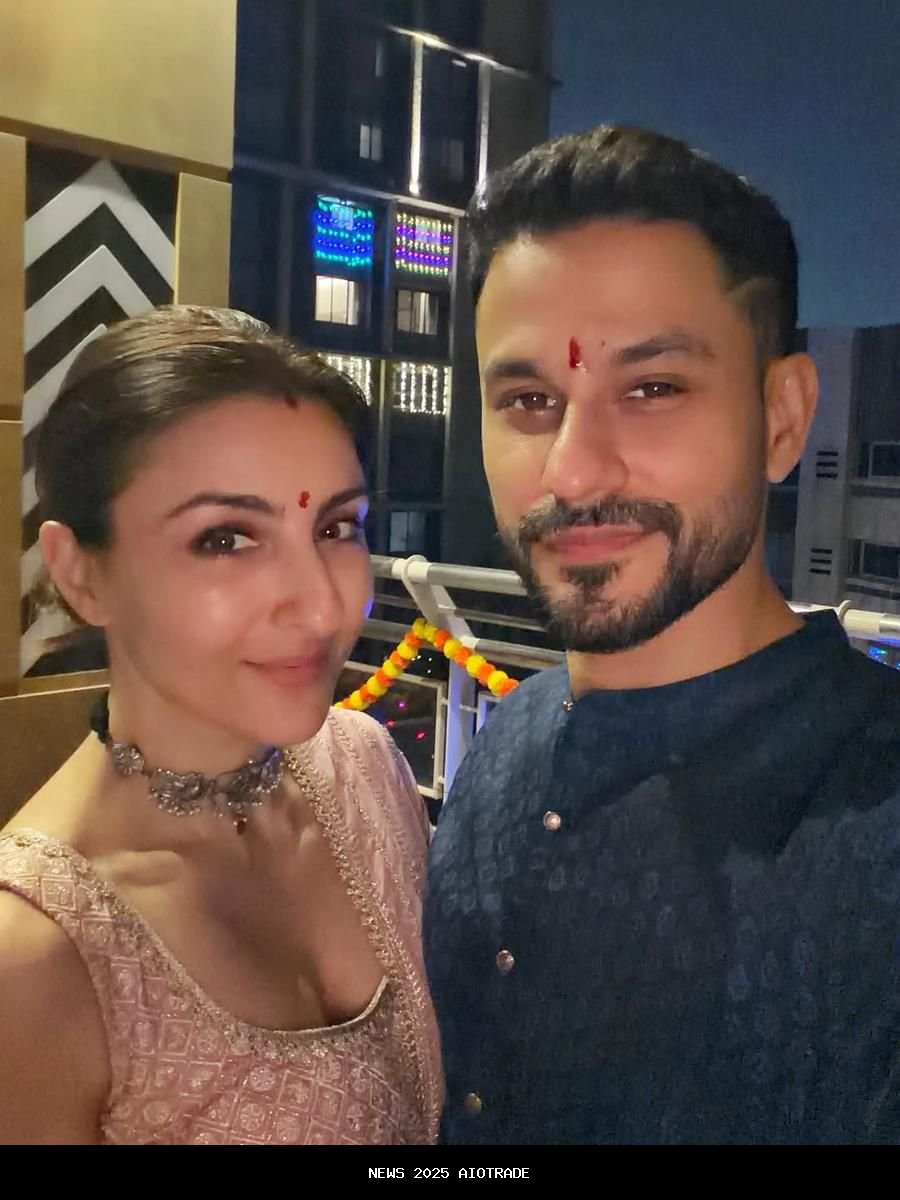 10 Foto Soha Ali Khan Rayakan Diwali 2025 Bersama Keluarga Suami