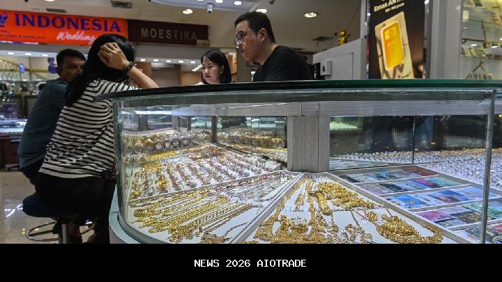 Harga emas UBS dan Galeri24 di Pegadaian merosot