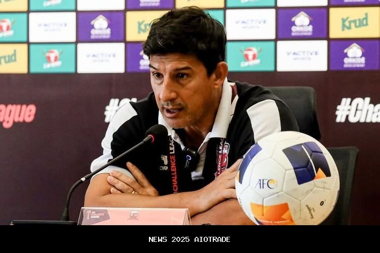 Carlos Eduardo Parreira Latih Madura United! Angel Alfredo Vera Jadi Direktur Teknik Usai Diberi Ist