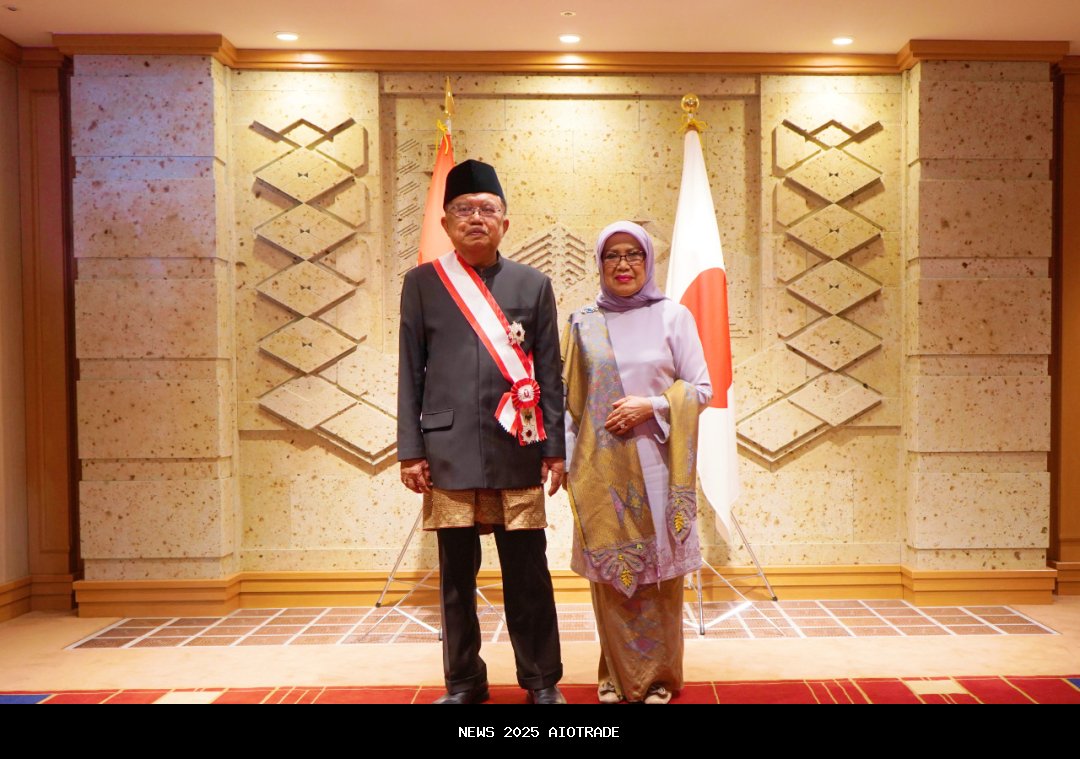 Jusuf Kalla Bahas Tantangan Ekonomi Global di Unhas