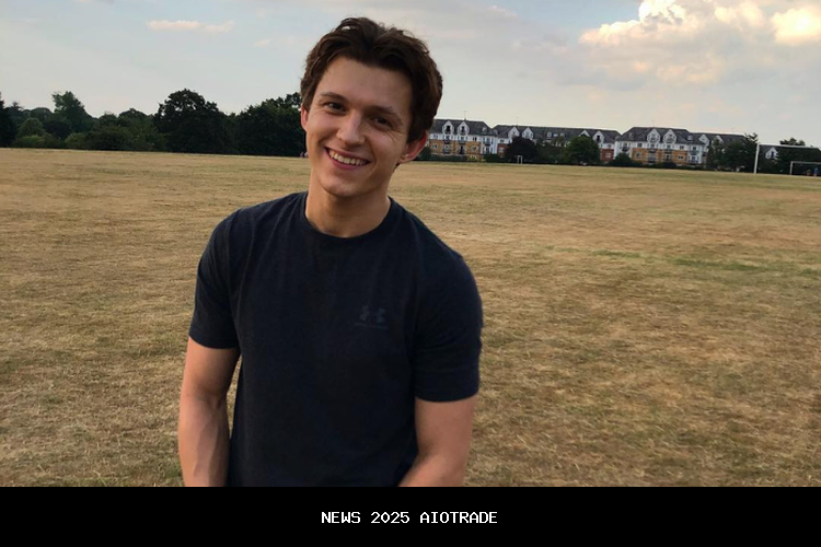 Tom Holland Alami Kepala Pusing Ringan, Syuting Spider-Man: Brand New Day Ditunda