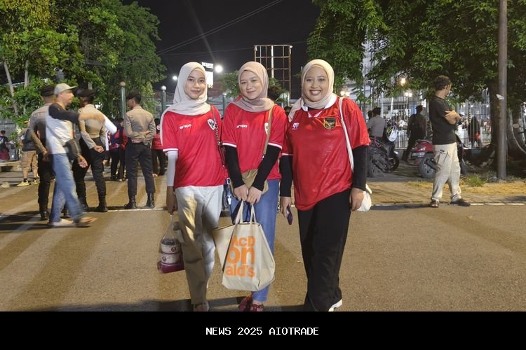 Dari Rasa Penasaran Jadi Cinta, Kisah Winitasha Alya dan Euforia Timnas Indonesia di Jatim