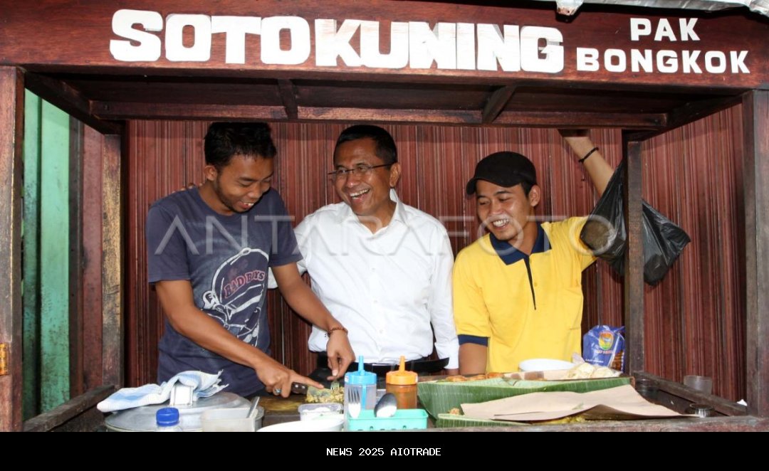 Gubernur Matius Fakhiri Kunjungi Pedagang Kecil di Pinggiran Jayapura