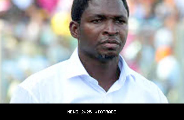 Maxwell Konadu Mengunjungi Latihan Tim Black Starlets Sebelum Kejuaraan U-17 WAFU