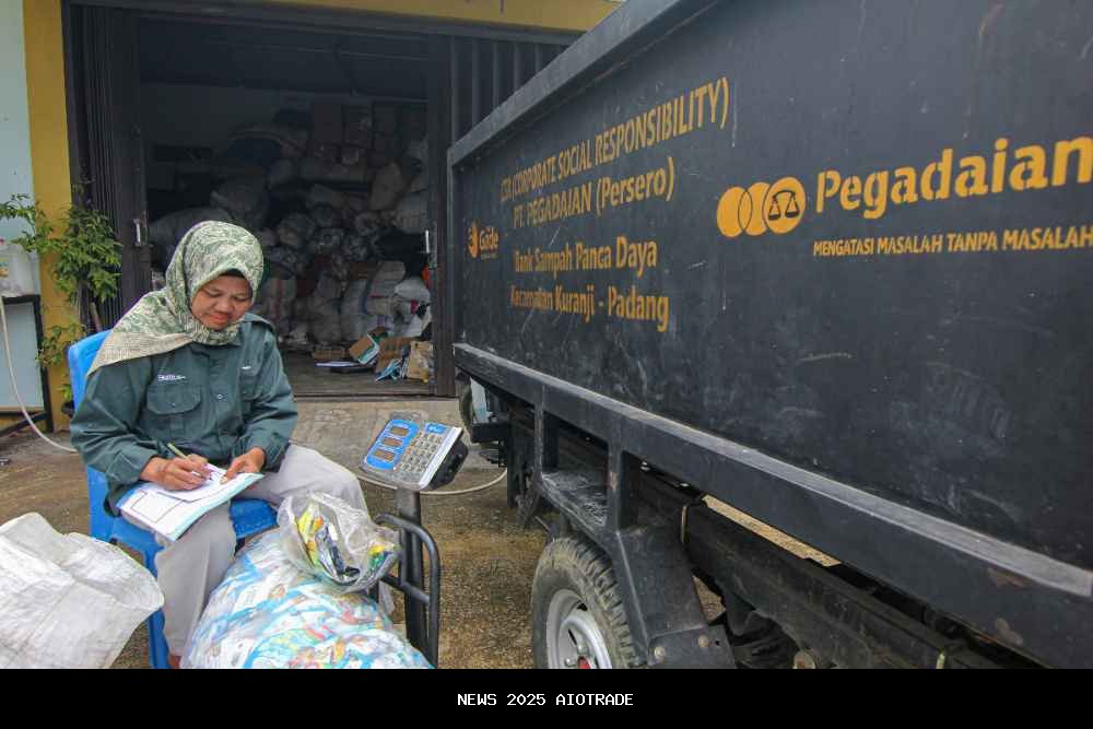 Lagi Cuan, Minat Masyarakat Tukar Sampah Jadi Emas Meningkat di Padang