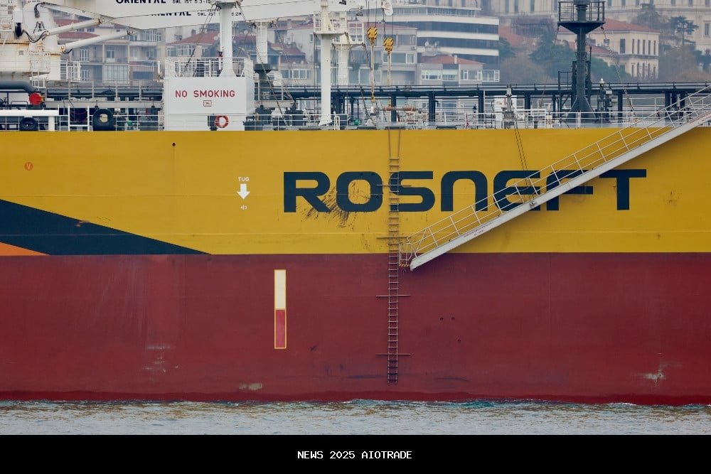 Harga Minyak Global Turun Karena Ancaman Pasokan Berlebihan