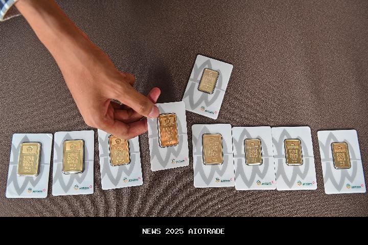 Harga Emas Antam Turun Usai Pecahkan Rekor