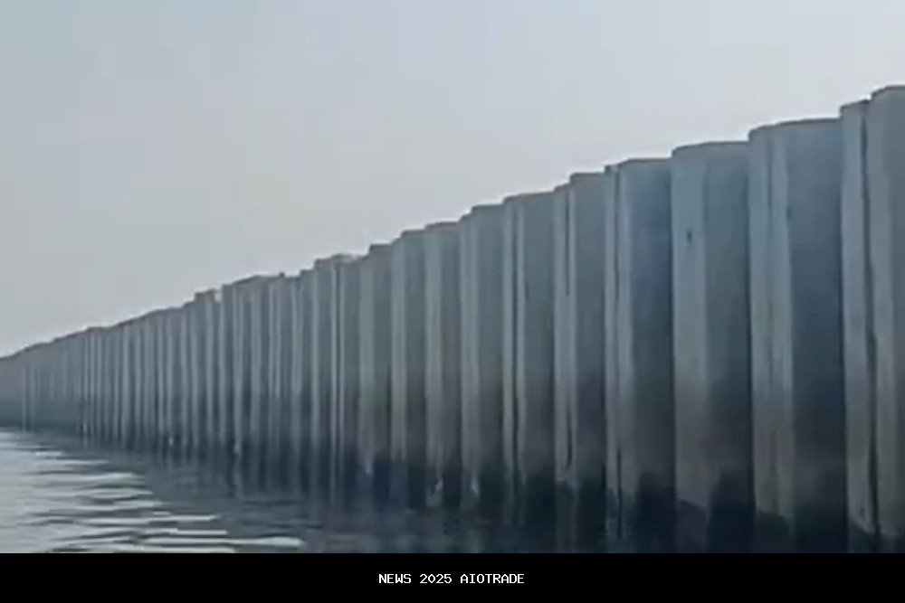 Terbongkar! Pemilik Tanggul Beton di Laut Cilincing Dibongkar KKP