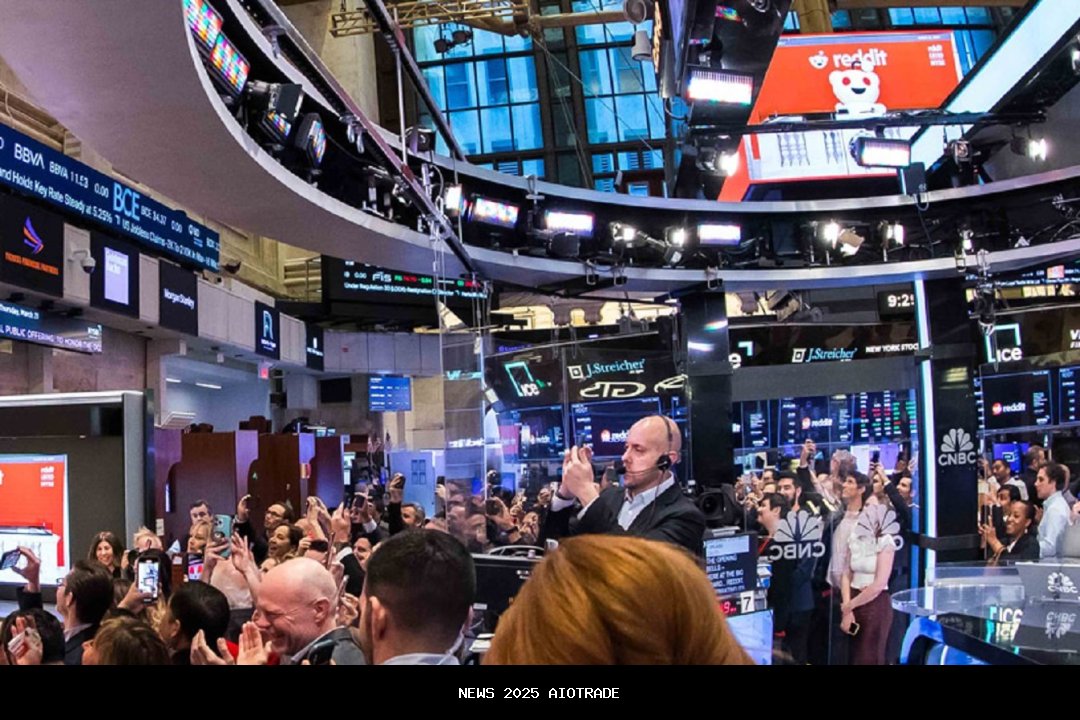 Wall Street Pecahkan Rekor, Saham Tesla Naik Tajam