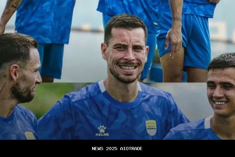 Thom Haye dan Eliano Reijnders Latihan Bersama Persib, Siap Debut Lawan Persebaya