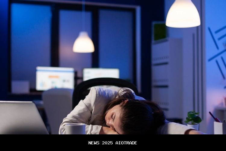 Fakta Mengejutkan! Kerja Lembur Berlebihan Picu Stres dan Rusak Hubungan