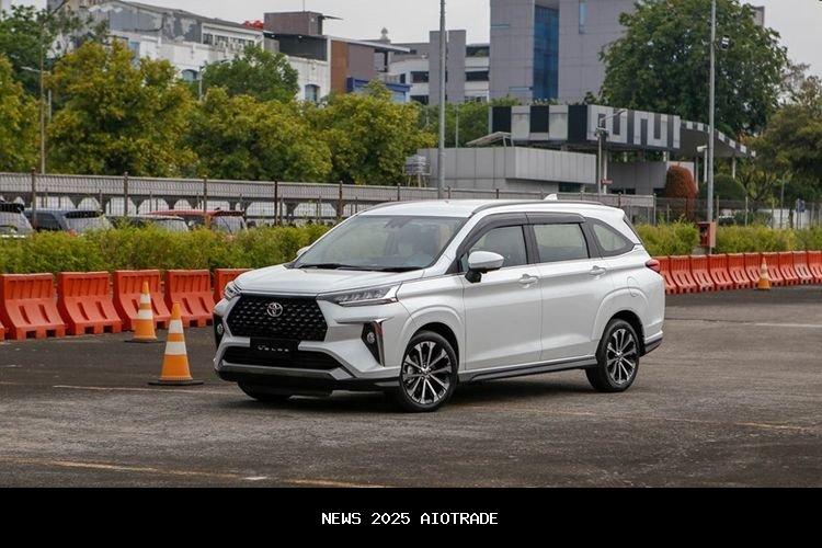Toyota Veloz Hybrid Rilis di GJAW 2025?