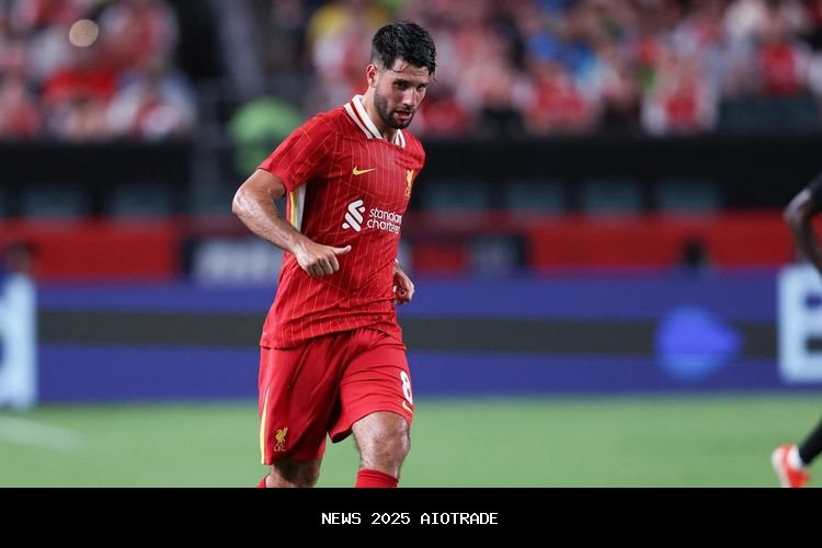 Arne Slot Bocorkan Alasan Mainkan Szoboszlai sebagai Bek Kanan saat Liverpool Menang 3-2 atas Newcas