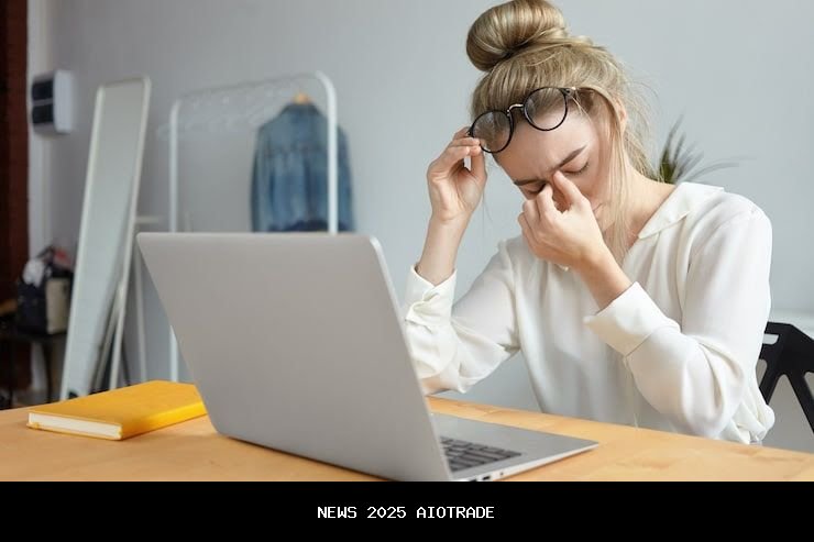 Mata Gatal dan Perih Saat Kerja? Lakukan 6 Latihan Mata Ini!