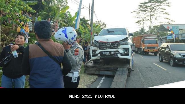 Kecelakaan Mobil Wisatawan di Pangandaran, Oleng Masuk Persawahan