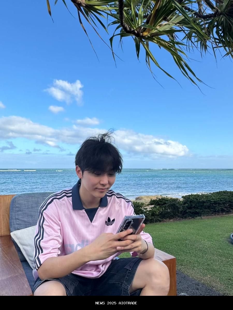 9 Potret Liburan Seungkwan SEVENTEEN di Hawaii, Jungwoo NCT Turut Hadir