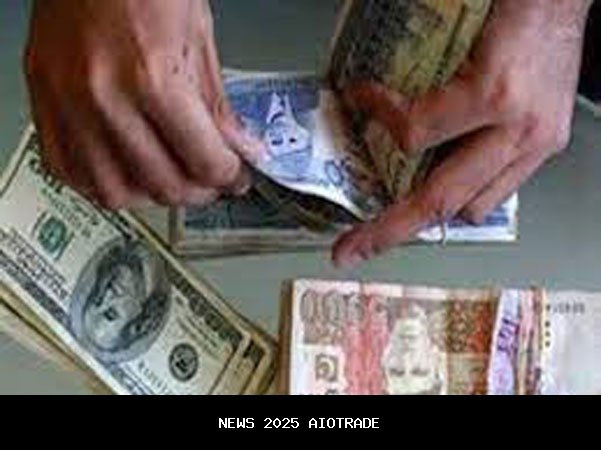 Rupee naik tiga paisa terhadap dolar