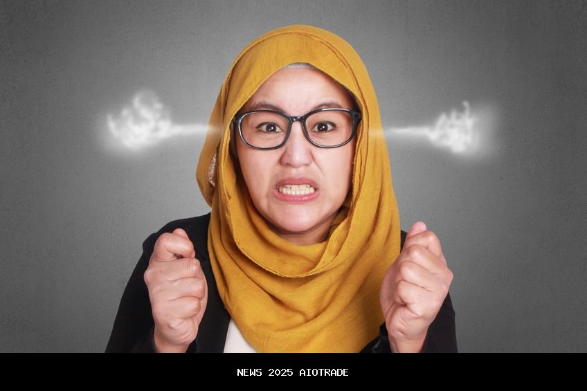 Marah Temukan Istri Selingkuh dengan Rekan Kerja, Pria Ancam dengan Pisau