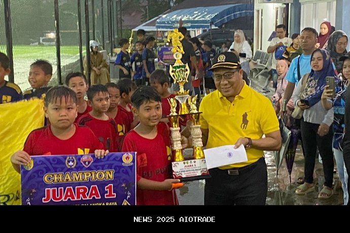Penutupan DPRD Kota Cup, Subandi Dorong Pembinaan Futsal Usia Dini